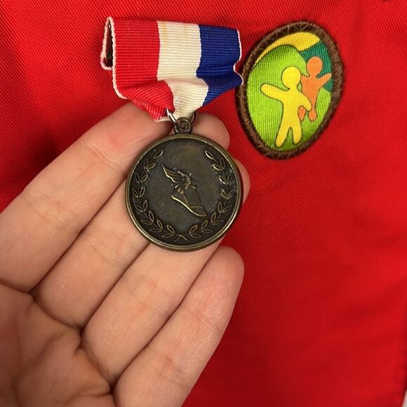 Vintage Boy/ Girl Scout / Cub Scout vest with patches and pins XL - Picture 5 of 12